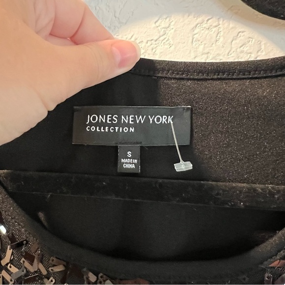 Women’s new Jones New York black sequin front detail sleeveless tank size small - Picture 4 of 5